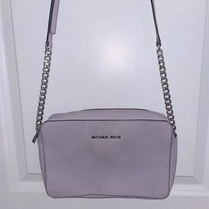USED MICHAEL KORS GRAY CROSSBODY BAG w/ adjustable straps!
